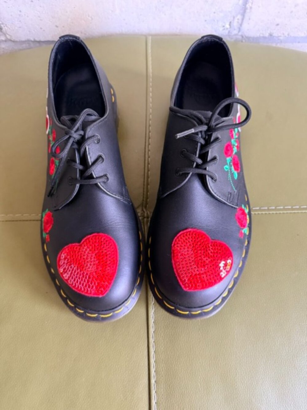 Dr. Martens 1461 black oxford red hearts and roses size US W 11 / UK 9 VGUC - Picture 3 of 9